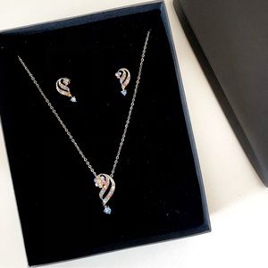 Stunning multicoloured rhinestone necklace and earrings set. Art deco design